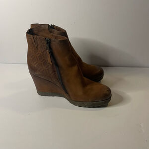 Miz Mooz leather wedge ankle booties